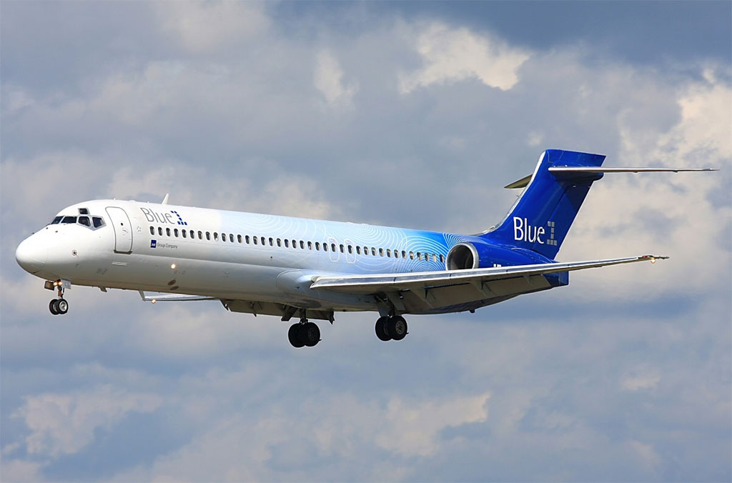 Blue1 - Boeing 717 (foto: Alan Lebeda/Wikimedia Commons - GFDL 1.2)
