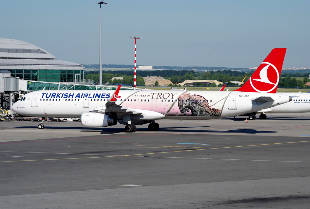 Airbus A321 společnosti Turkish Airlines na pražském letišti (foto: Letiště Praha)