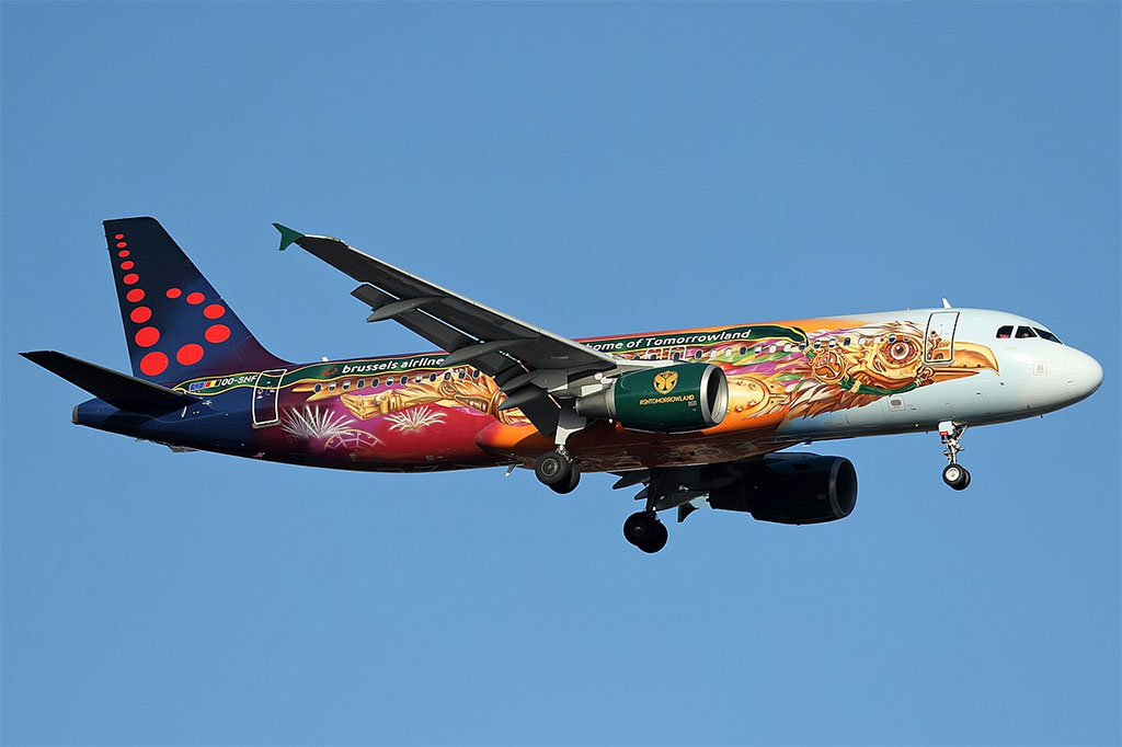 Airbus A320 společnosti Brussels Airlines v livery Tommorrowland (foto: Rosedale7175/Wikimedia Commons - CC BY-SA 2.0)